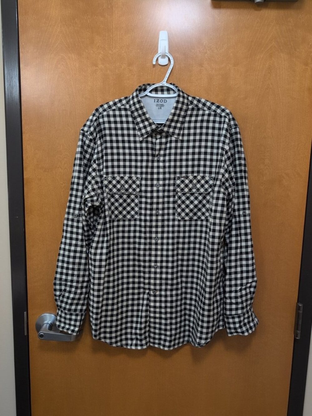 IZOD Shirt Mens L Black White Long Adjustable Sleeve Plaid Outdoors Vented
